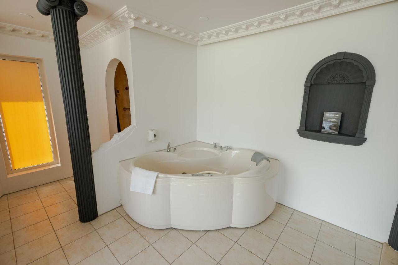 Amicitia Hotel سنيك المظهر الخارجي الصورة