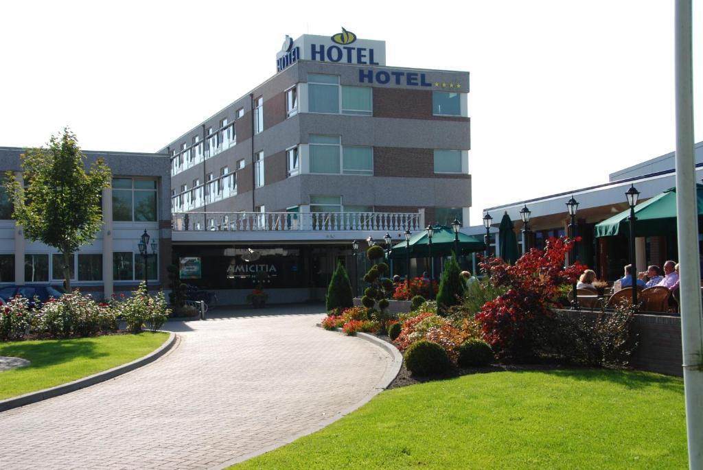 Amicitia Hotel سنيك المظهر الخارجي الصورة