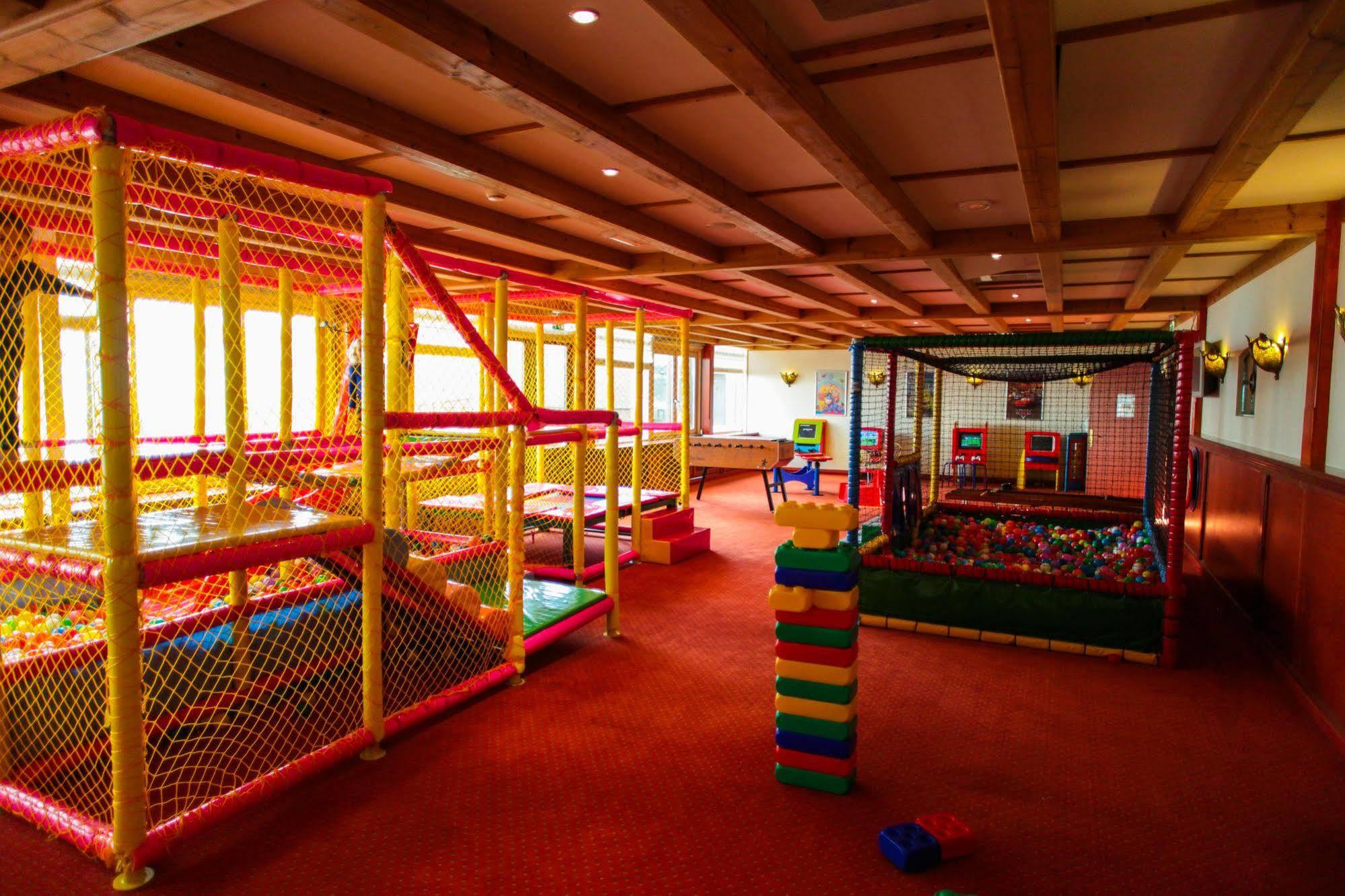 Amicitia Hotel سنيك المظهر الخارجي الصورة